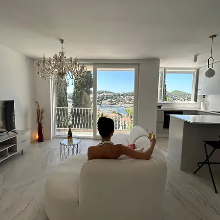 Sea View *
